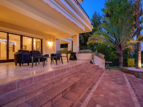 Beautiful 6 Bedrooms Family Villa In Los Arqueros, BenahavÍs.