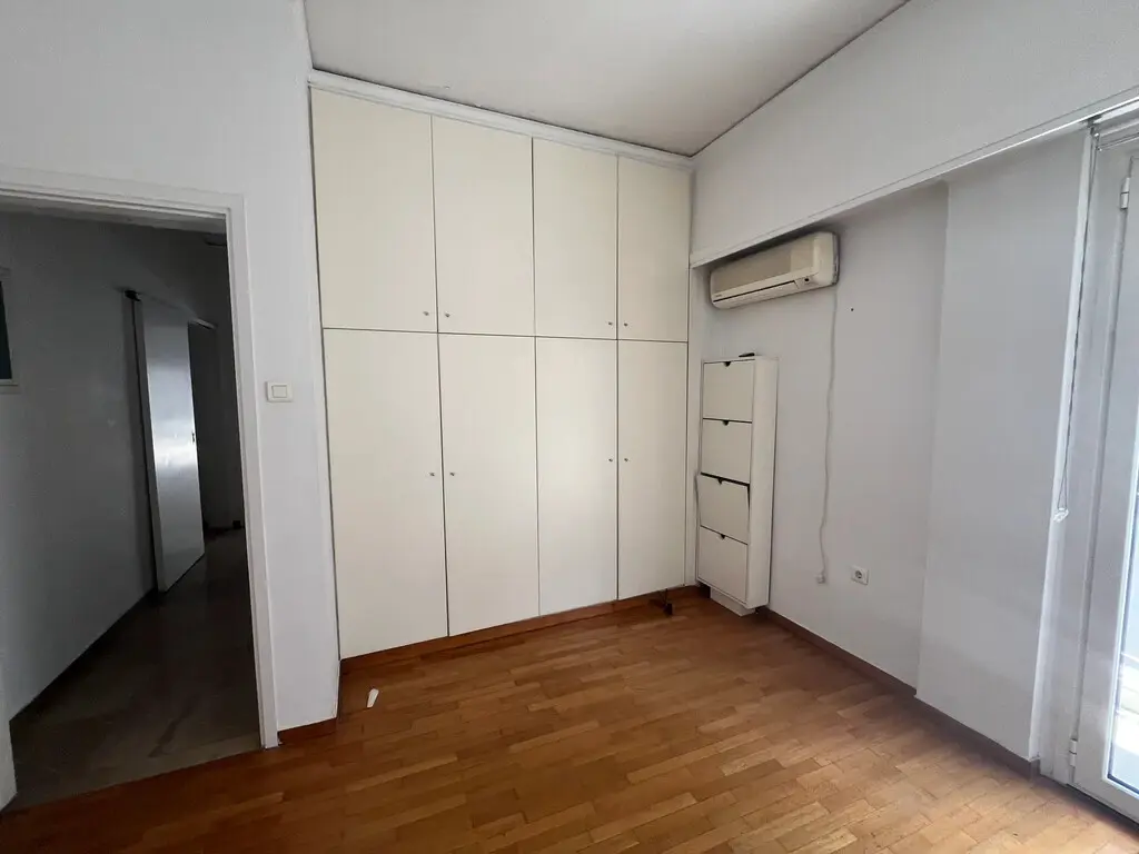 Flat Of 101 M² In Athens