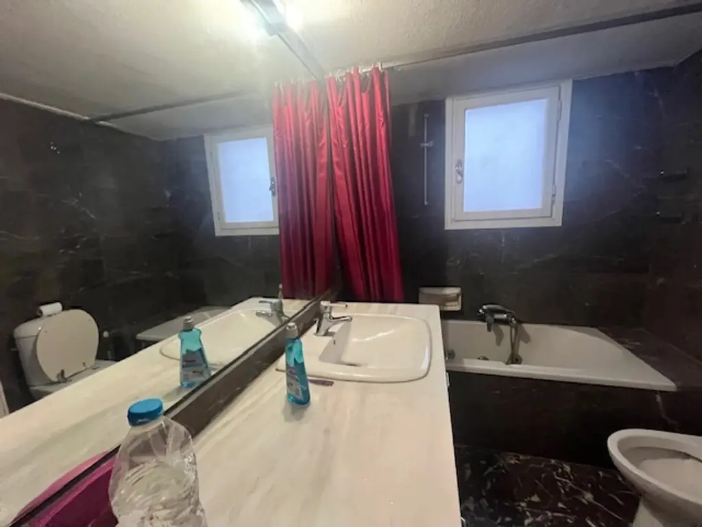 Flat Of 101 M² In Athens