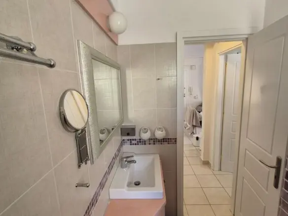 1-bedroom Flat In Saronida, Greece (55 M²)