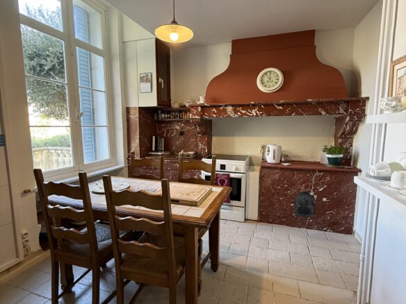 Maison De Maître Of 260 M² With Garden, Pool, And Garage In [location]