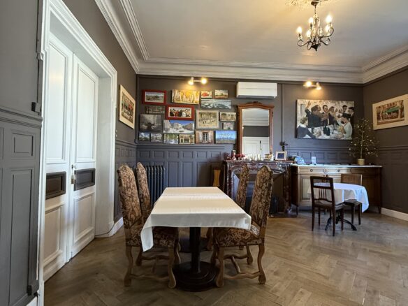 Maison De Maître Of 260 M² With Garden, Pool, And Garage In [location]