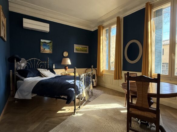 Maison De Maître Of 260 M² With Garden, Pool, And Garage In [location]