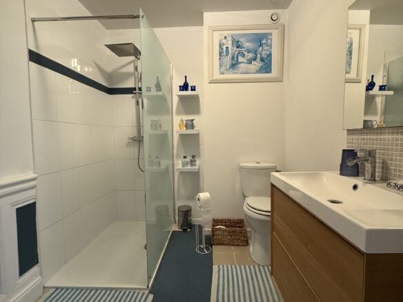 Maison De Maître Of 260 M² With Garden, Pool, And Garage In [location]