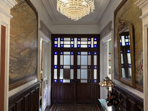 Maison De Maître Of 260 M² With Garden, Pool, And Garage In [location]