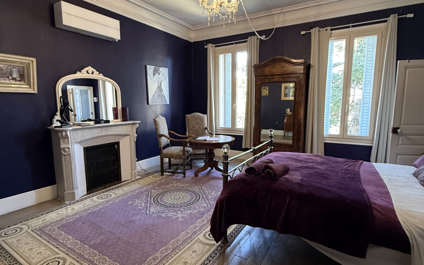 Maison De Maître Of 260 M² With Garden, Pool, And Garage In [location]