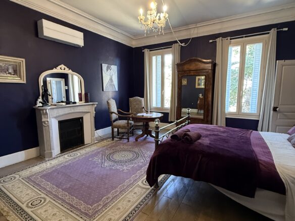 Maison De Maître Of 260 M² With Garden, Pool, And Garage In [location]