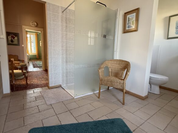 Maison De Maître Of 260 M² With Garden, Pool, And Garage In [location]