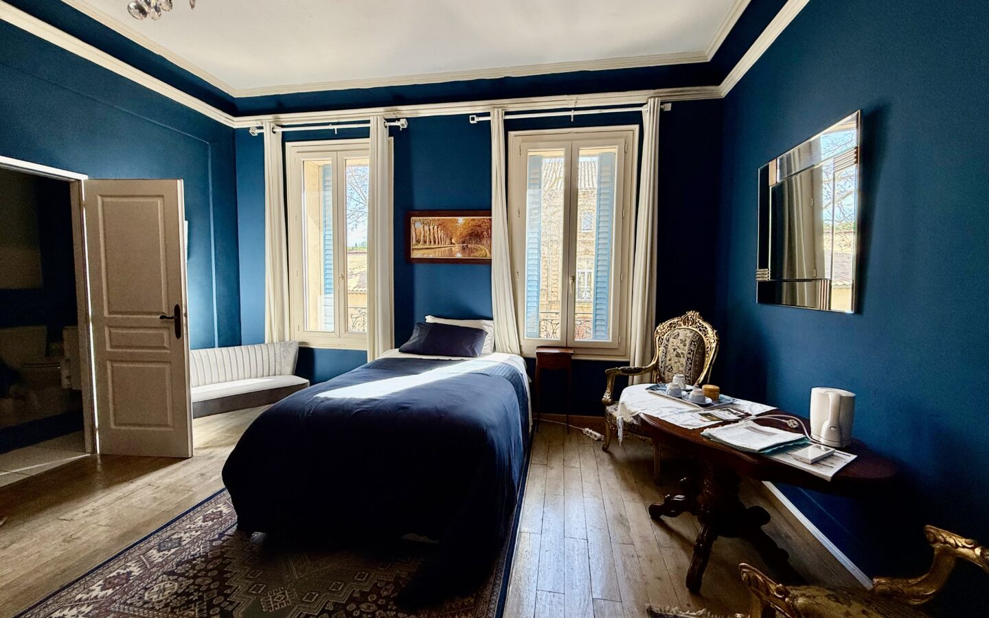Maison De Maître Of 260 M² With Garden, Pool, And Garage In [location]