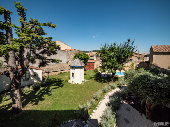 Maison De Maître Of 260 M² With Garden, Pool, And Garage In [location]