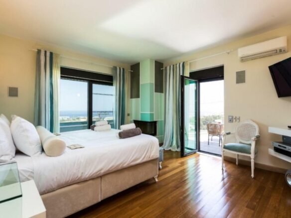 Five-bedroom House Of 750 M² With Garden In Atsipopoulo, Rethymno