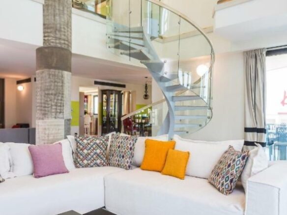 Five-bedroom House Of 750 M² With Garden In Atsipopoulo, Rethymno