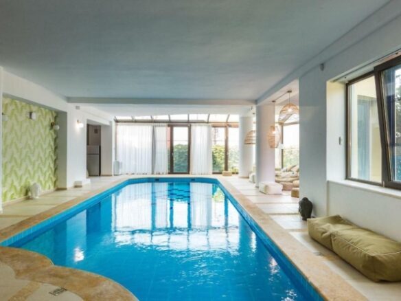 Five-bedroom House Of 750 M² With Garden In Atsipopoulo, Rethymno