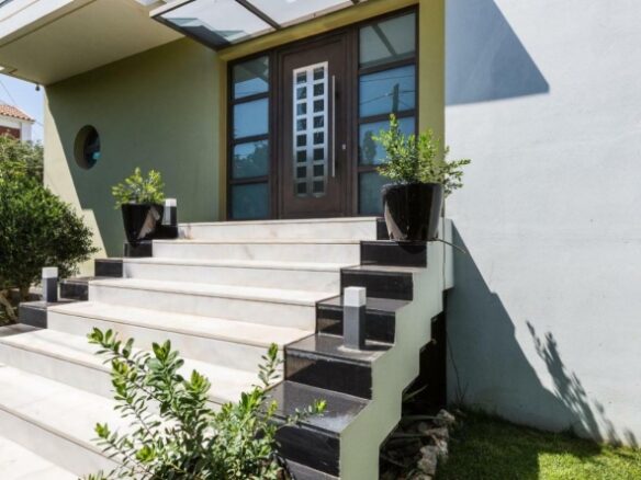 Five-bedroom House Of 750 M² With Garden In Atsipopoulo, Rethymno
