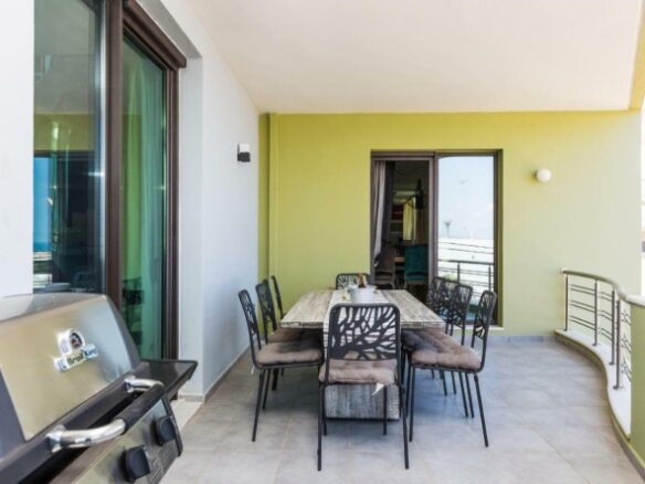 Five-bedroom House Of 750 M² With Garden In Atsipopoulo, Rethymno