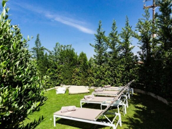 Five-bedroom House Of 750 M² With Garden In Atsipopoulo, Rethymno