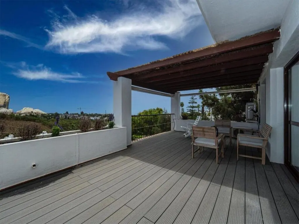 Apartment Of 90 M² With Sea View In Golden Mile