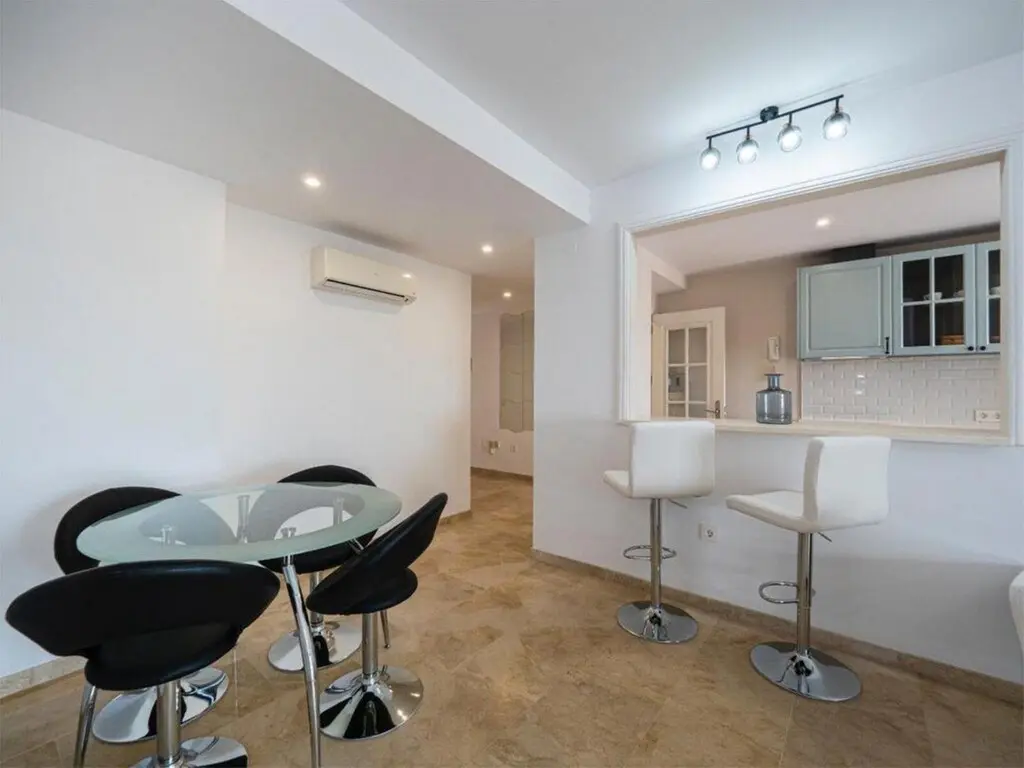 Apartment Of 90 M² With Sea View In Golden Mile