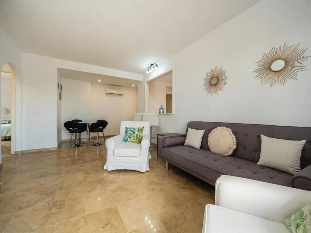 Apartment Of 90 M² With Sea View In Golden Mile