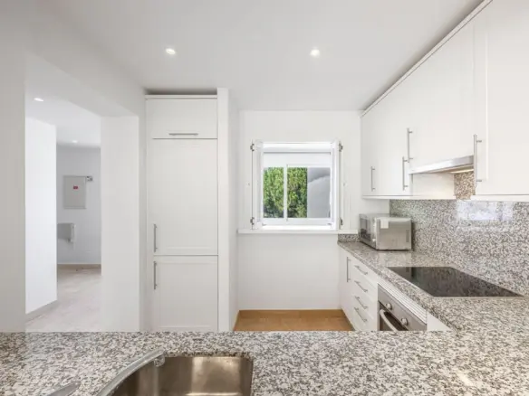 2-bedroom Apartment In Rio Real, Spain (135 M²)