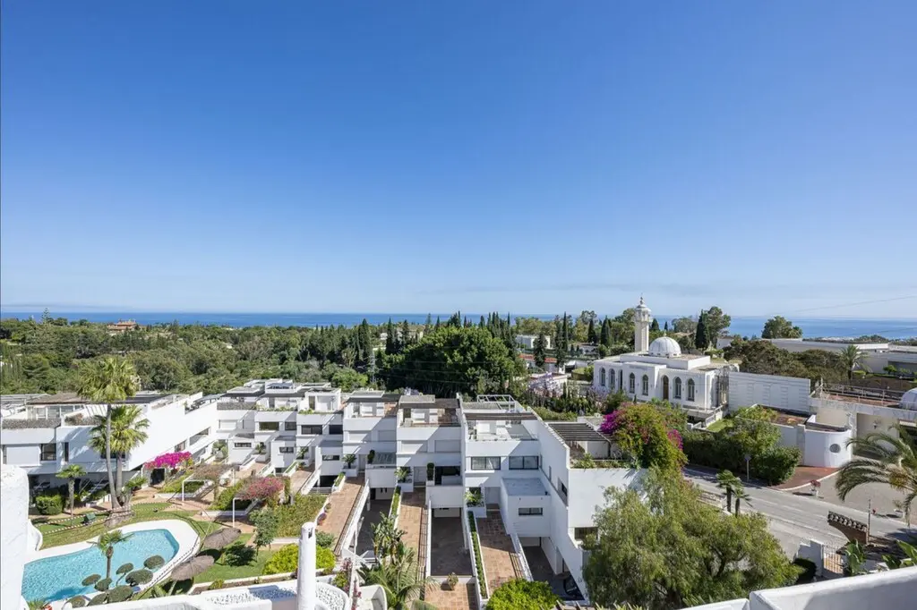 Penthouse Of 150 M² With Sea View In Golden Mile