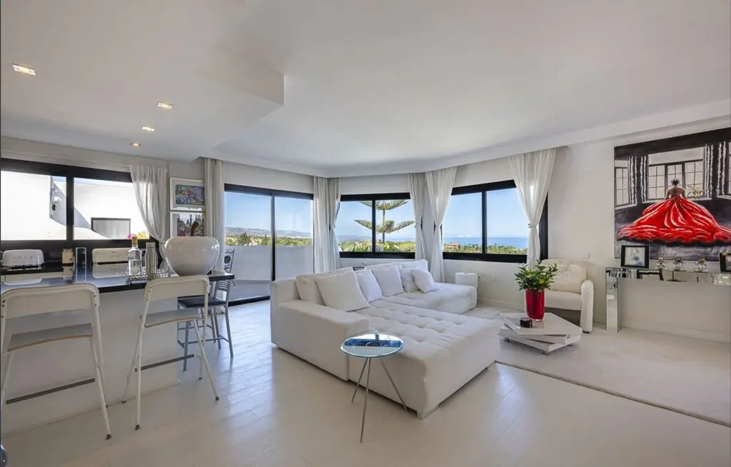 Penthouse Of 150 M² With Sea View In Golden Mile