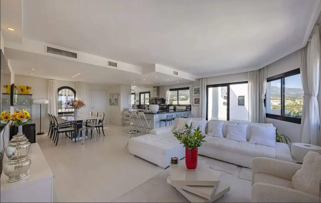 Penthouse Of 150 M² With Sea View In Golden Mile