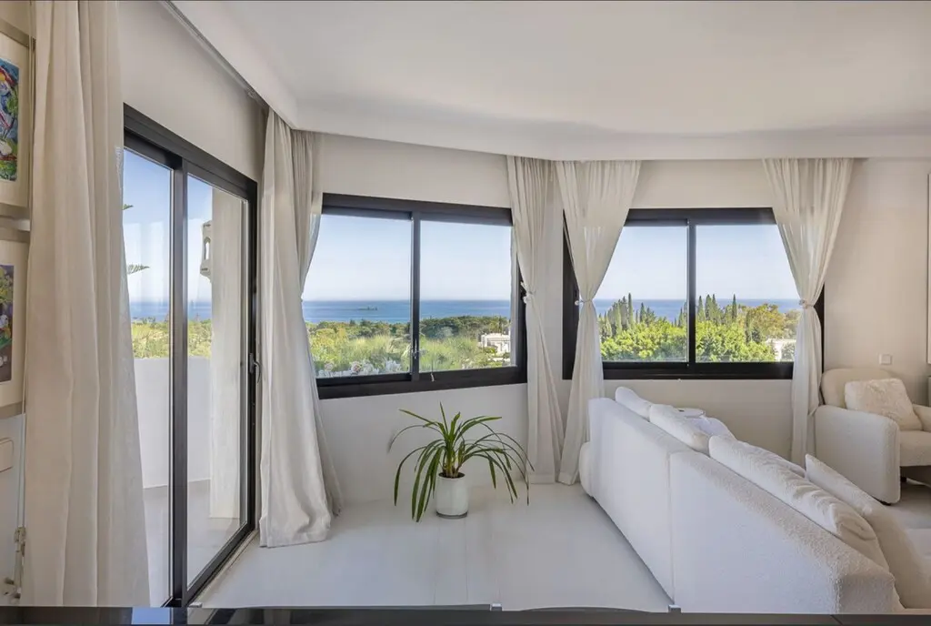 Penthouse Of 150 M² With Sea View In Golden Mile