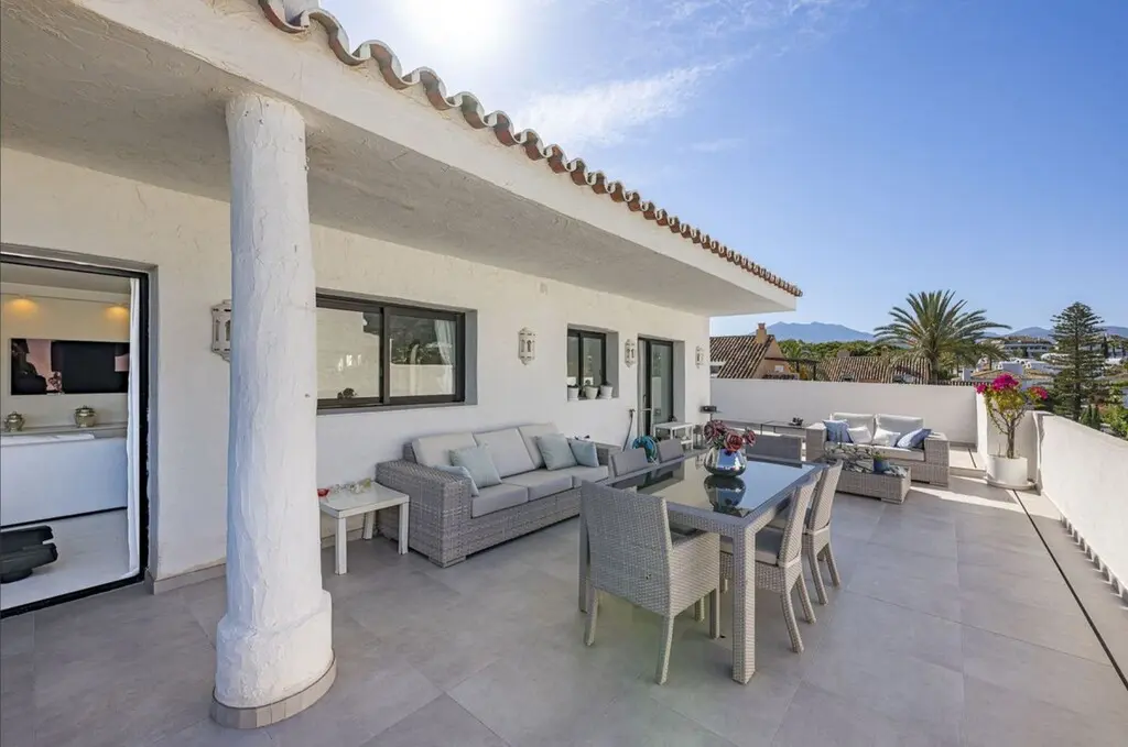 Penthouse Of 150 M² With Sea View In Golden Mile