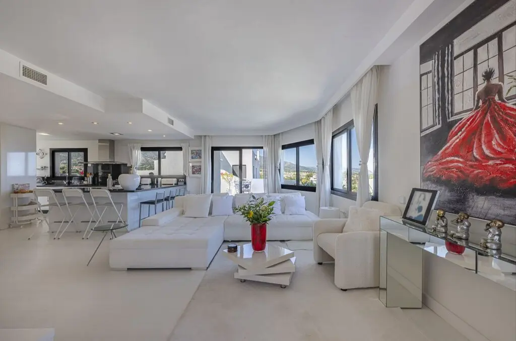 Penthouse Of 150 M² With Sea View In Golden Mile