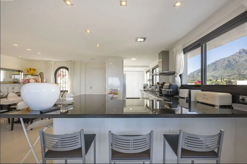 Penthouse Of 150 M² With Sea View In Golden Mile