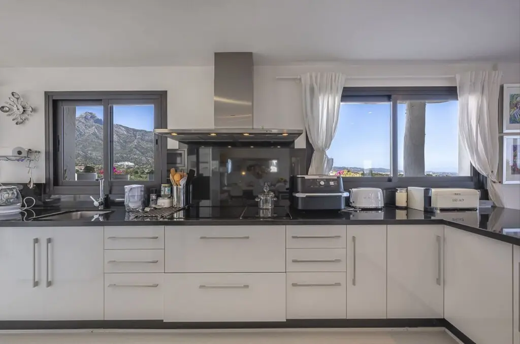Penthouse Of 150 M² With Sea View In Golden Mile