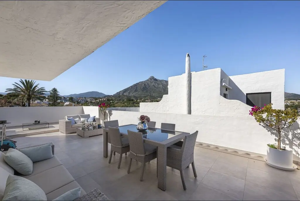 Penthouse Of 150 M² With Sea View In Golden Mile