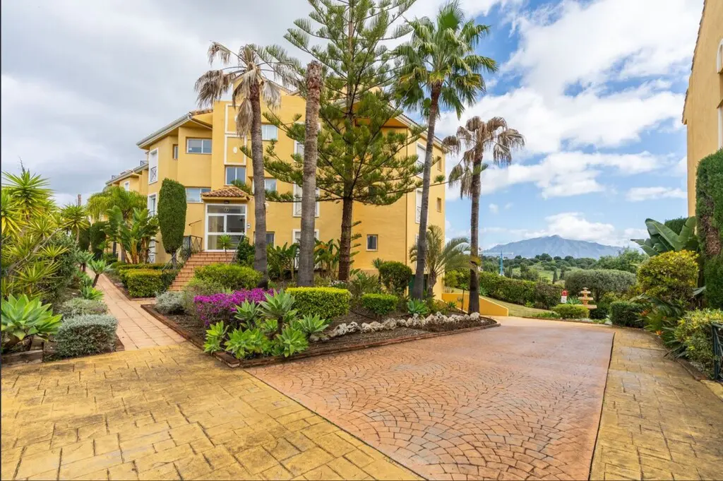 Duplex Penthouse Of 150 M² With Sea View In Estepona, Spain
