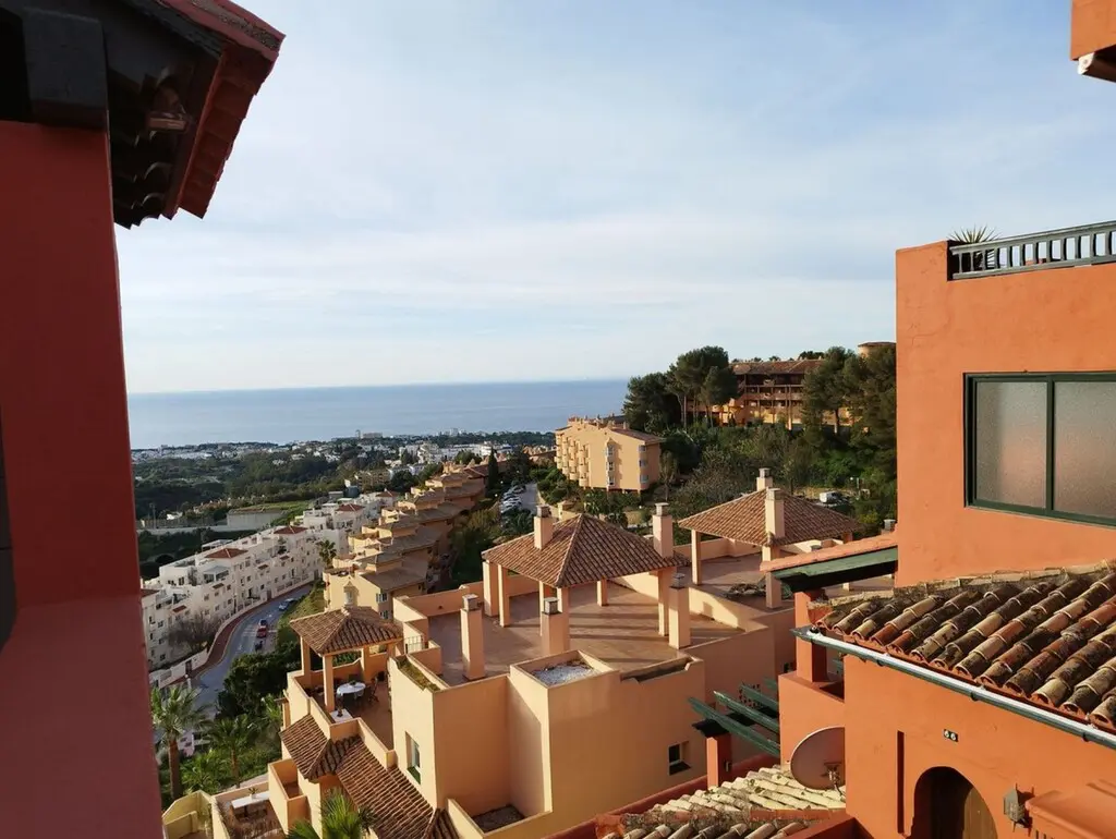 Duplex Penthouse Of 150 M² With Sea Views In Calahonda