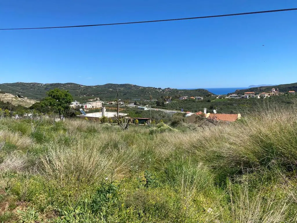 Land Of 2035 M² In Crete