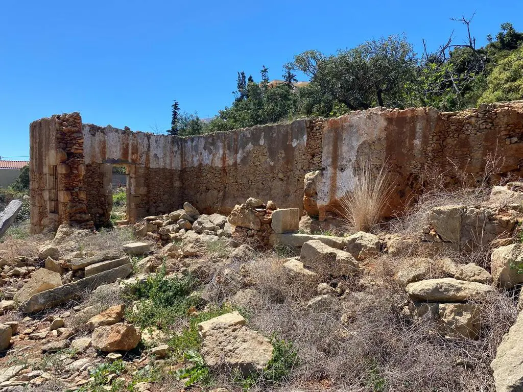 Land Of 2035 M² In Crete
