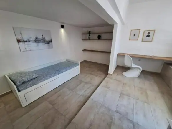 3-bedroom Maisonette In Piraiki – Chatzikyriakio, Greece (123 M²)