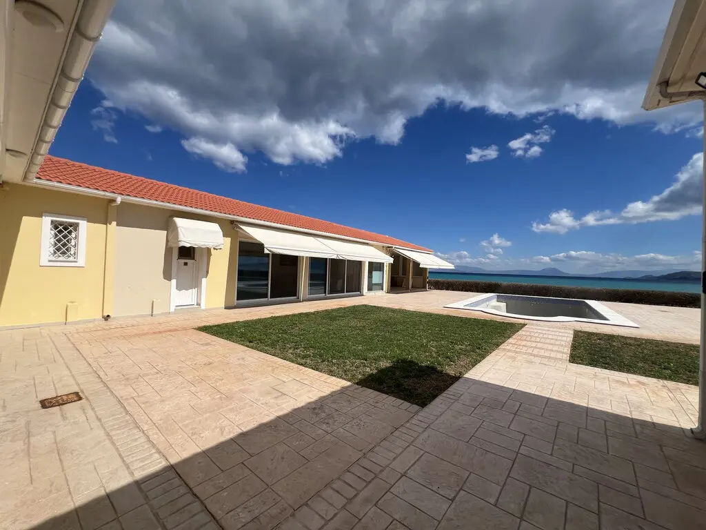 Villa Of 500 M² In Peloponnese