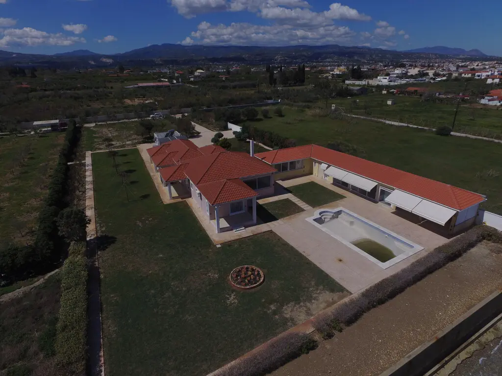 Villa Of 500 M² In Peloponnese