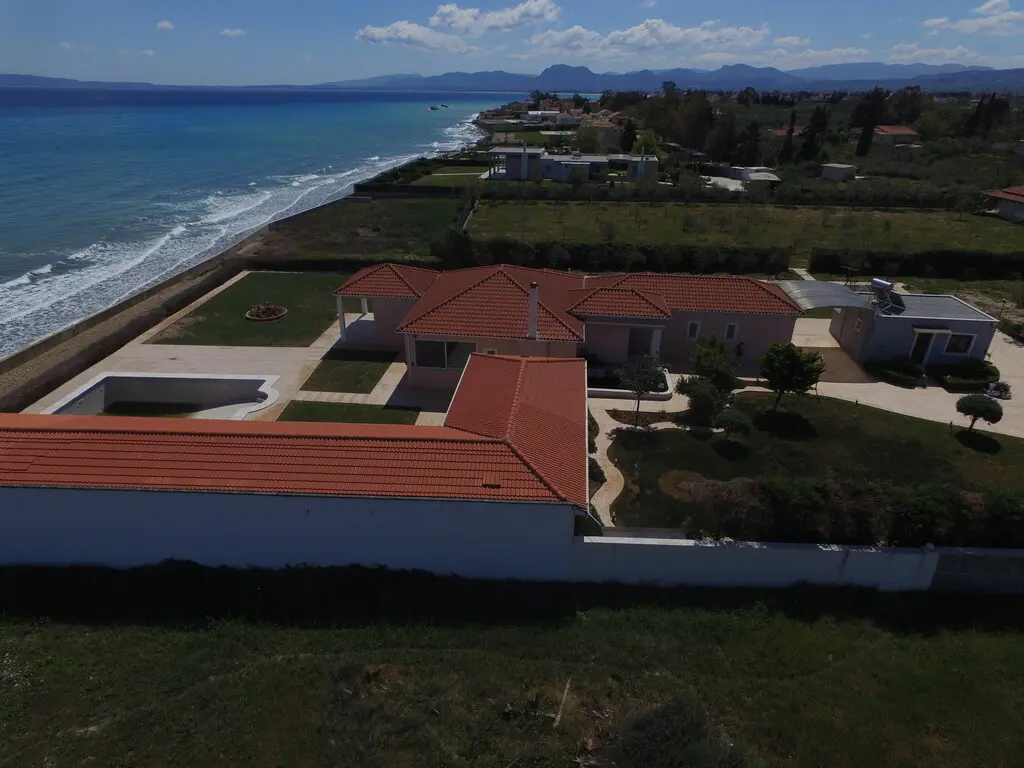 Villa Of 500 M² In Peloponnese