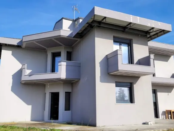 6-bedroom Villa In Epanomi, Greece (240 M²)