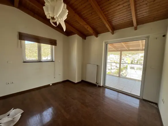 3-bedroom Maisonette In Glyfada, Greece (139 M²)