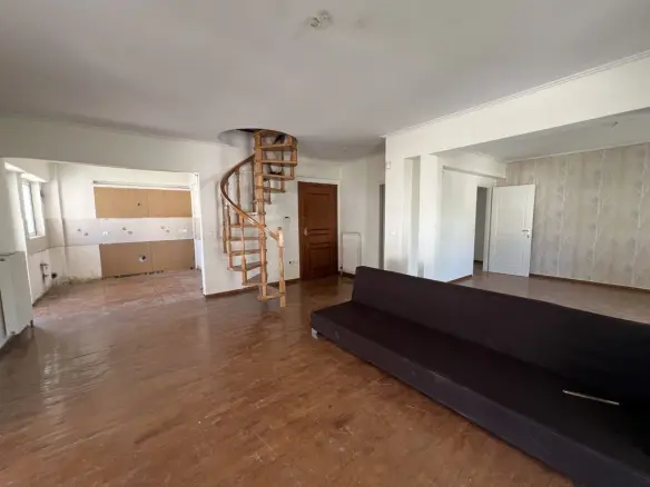 3-bedroom Maisonette In Glyfada, Greece (139 M²)