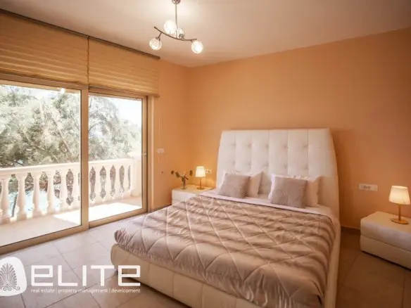 Villa Of X With Sea View In Akrotiri, Greece