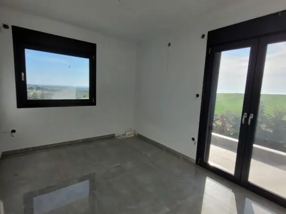6-bedroom Villa In Epanomi, Greece (240 M²)