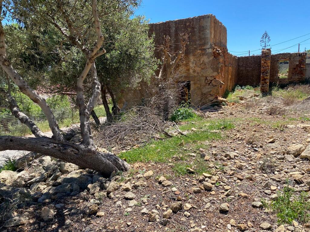 Land Of 2035 M² In Crete