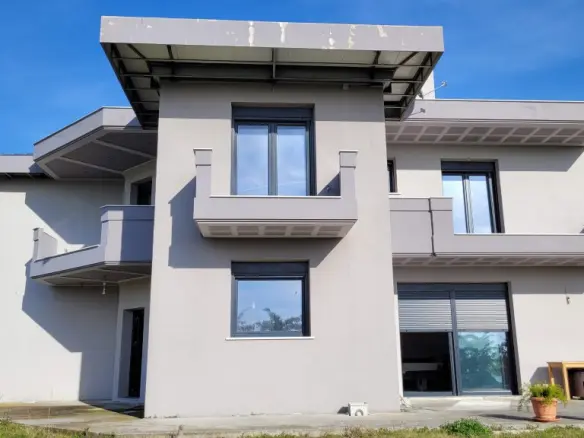 6-bedroom Villa In Epanomi, Greece (240 M²)