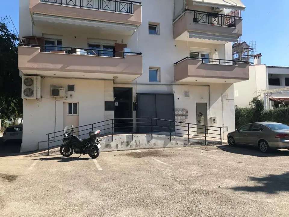 Commercial Property Of 101 M² In The Suburbs Of Thessaloniki