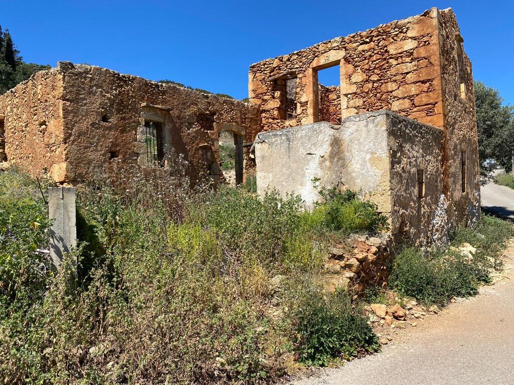 Land Of 2035 M² In Crete